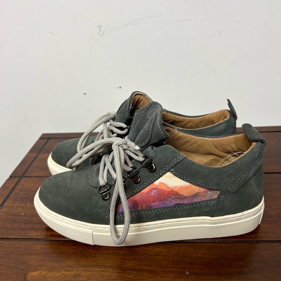 INKKAS SNEAKERS SHOES WOMENS SUEDE GRAY TIE FRONT SIZE 7 - Picture 2 of 10